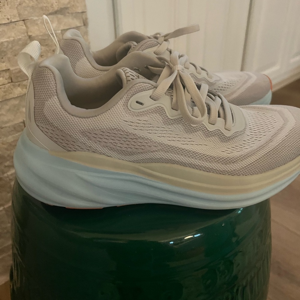 Women's Athletic Sneakers/Avia Sz. 8.5